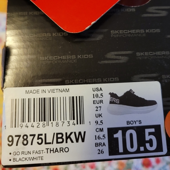 New In Box Sketchers go run fast shoe - Picture 2 of 6